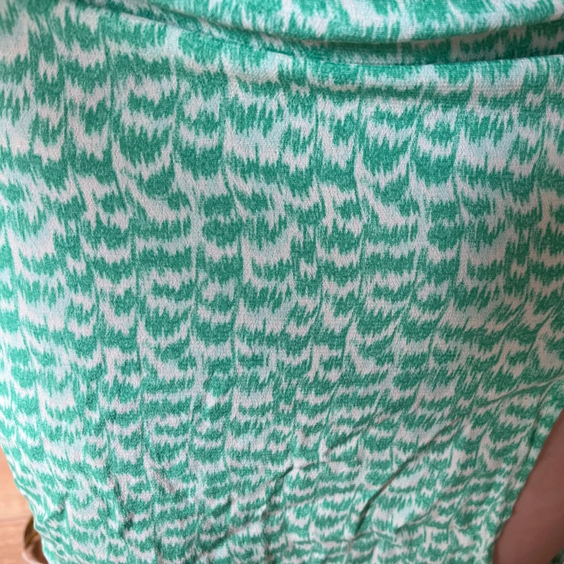 Grönvit långkjol med slits - 2