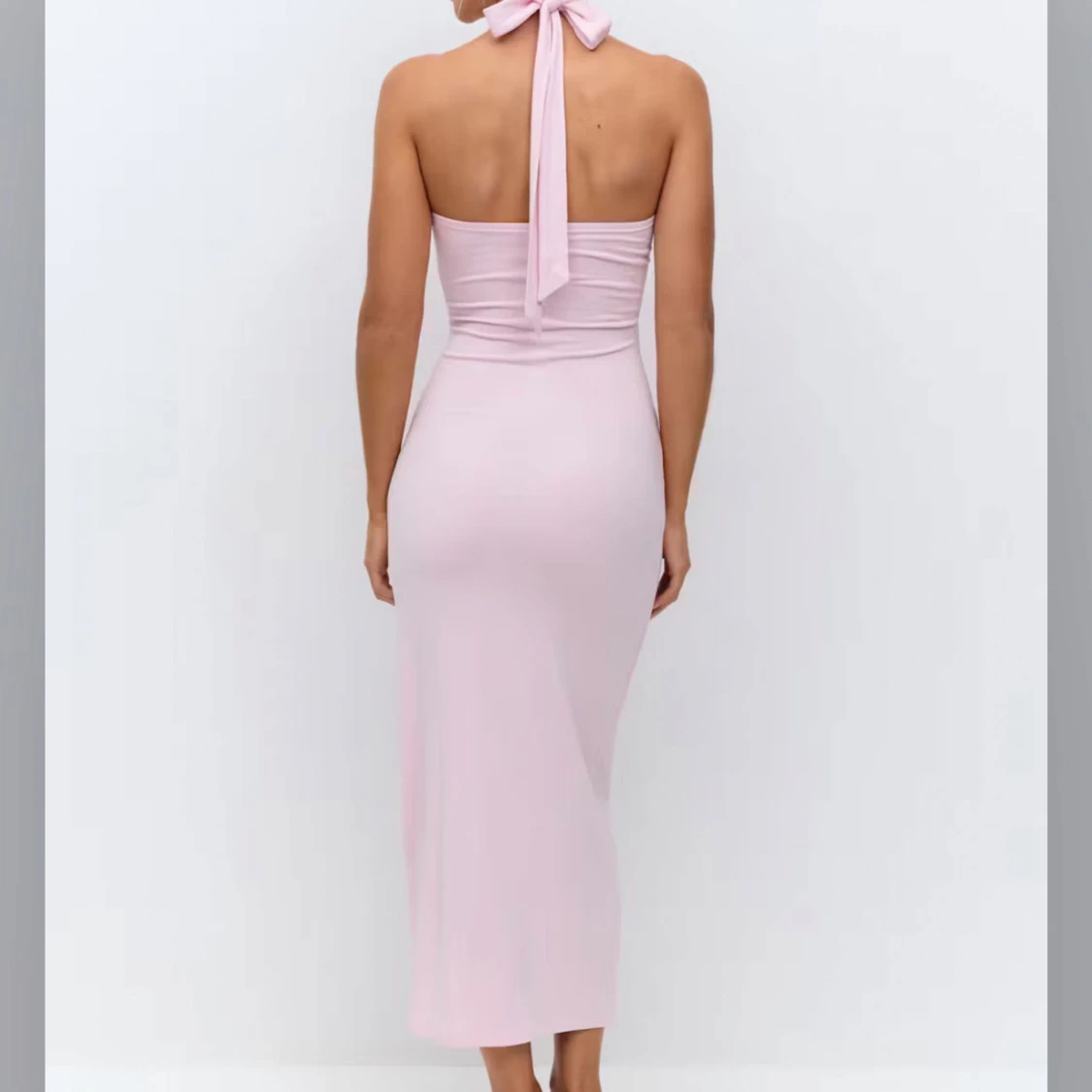 Ljusrosa halterneck långklänning - 1