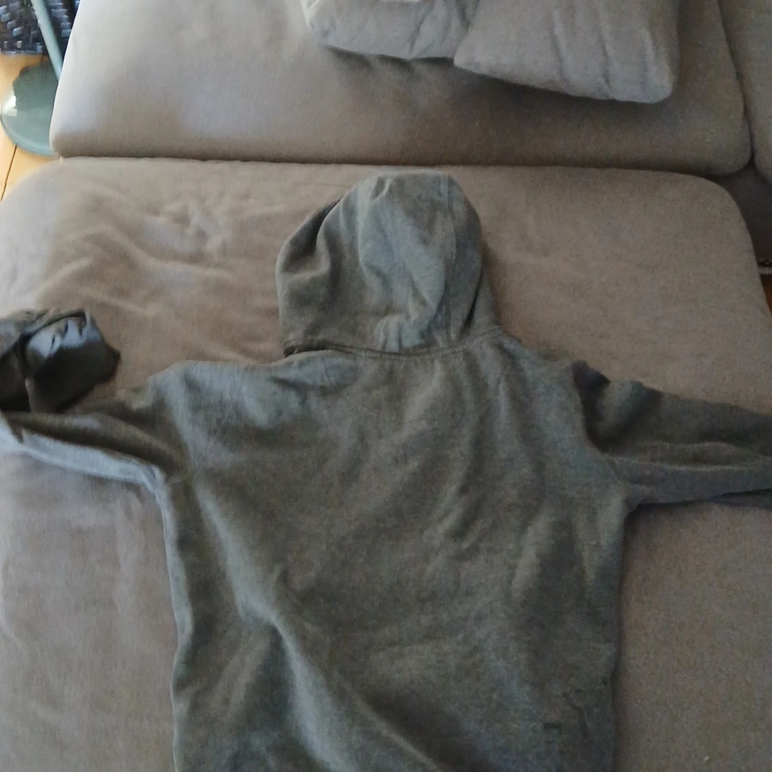 Grå hoodie från Lyle & Scott Junior - 1