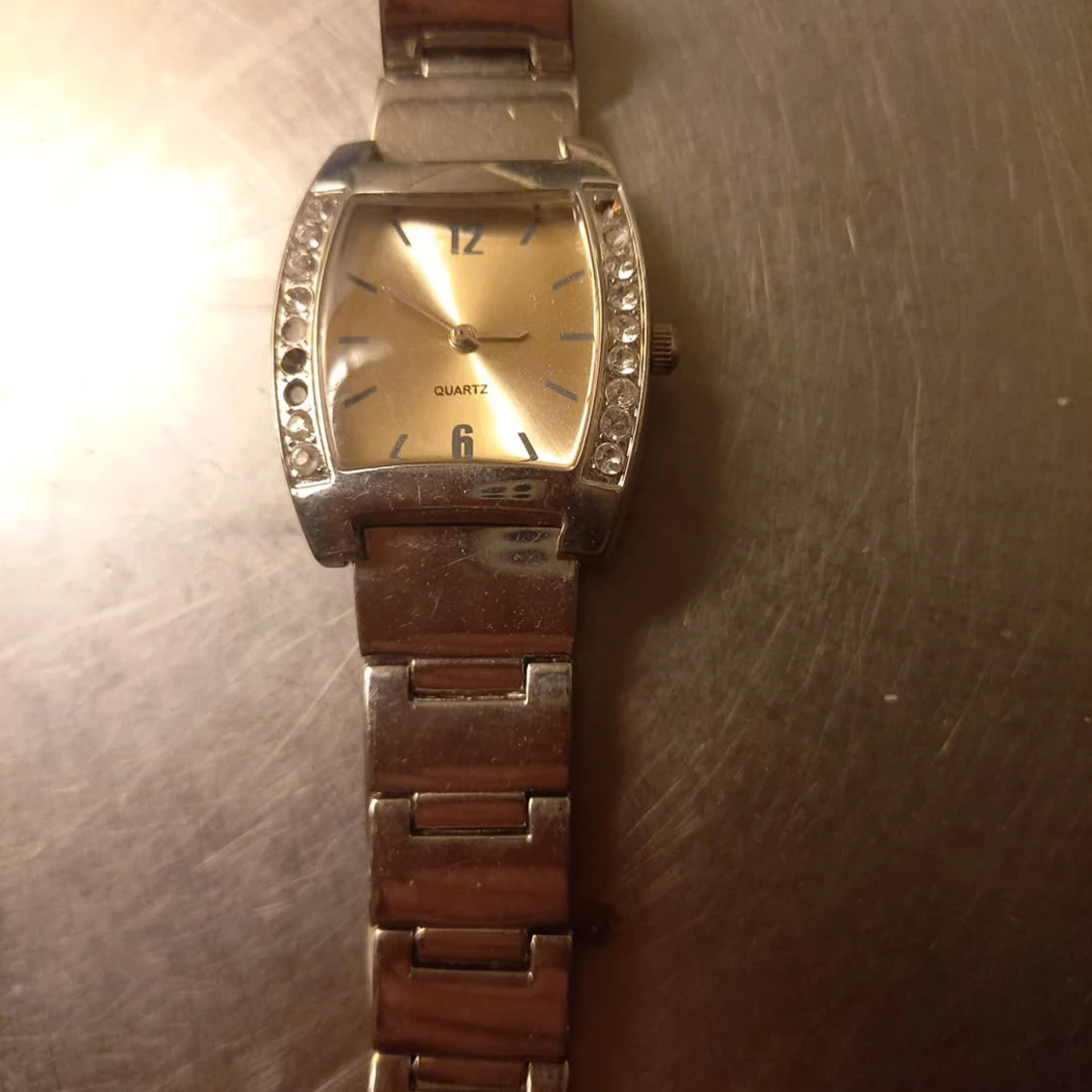 Tre stilrena armbandsur i metall - 1