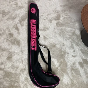 Klubbfodrall innebandy  - Det är ganska bra skick den är lite sliten men funkar bra. 