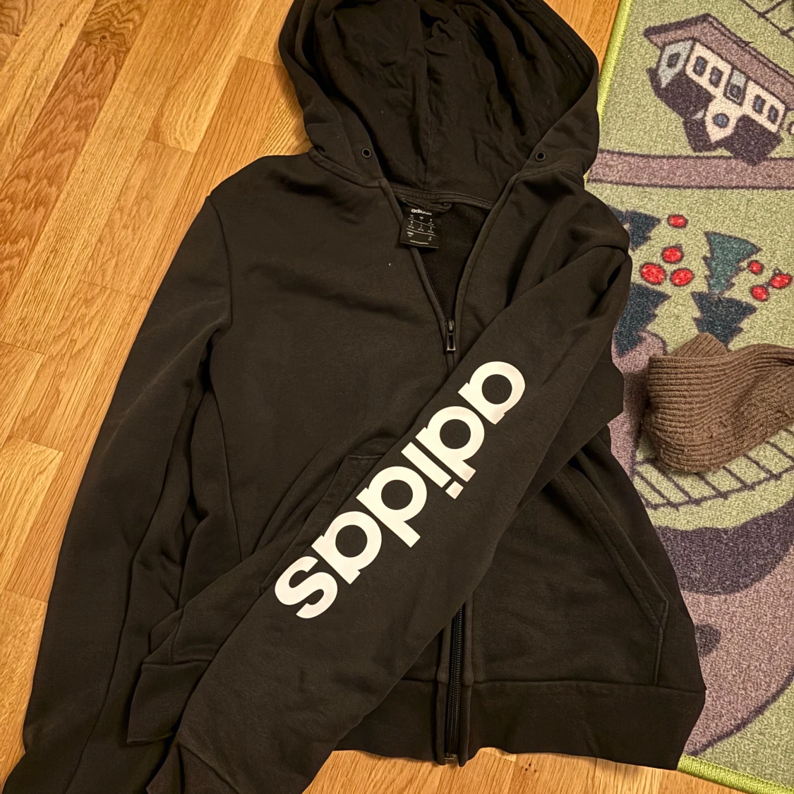 Svart Adidas hoodie med dragkedja - 1