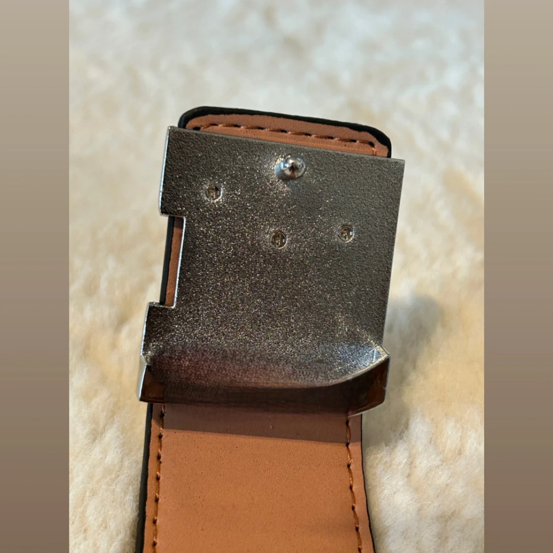 Svart rutigt skärp med silverfärgat spänne - 3