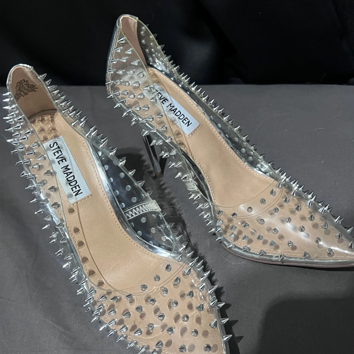 Steve Madden pumps med nitar och spetsig tå - 1