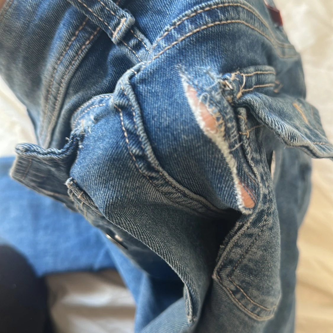 Blå bootcut jeans från Levis - 2