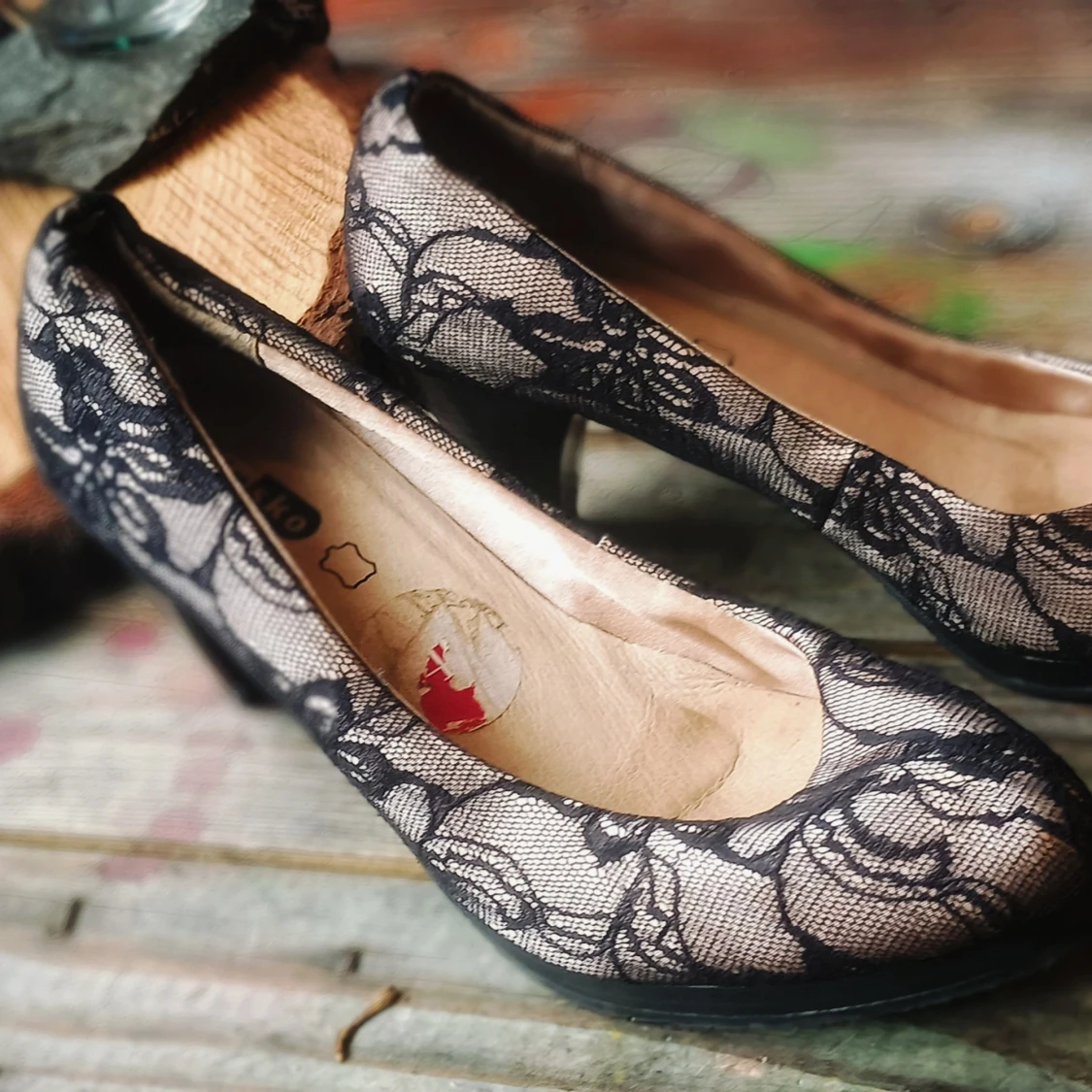 Svarta spetsklädda pumps - 4