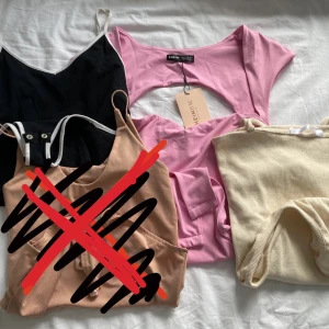 3pack bodysuits - säljer dessa 3 bodysuits. 2 av dessa är i stolek M och en i S. 