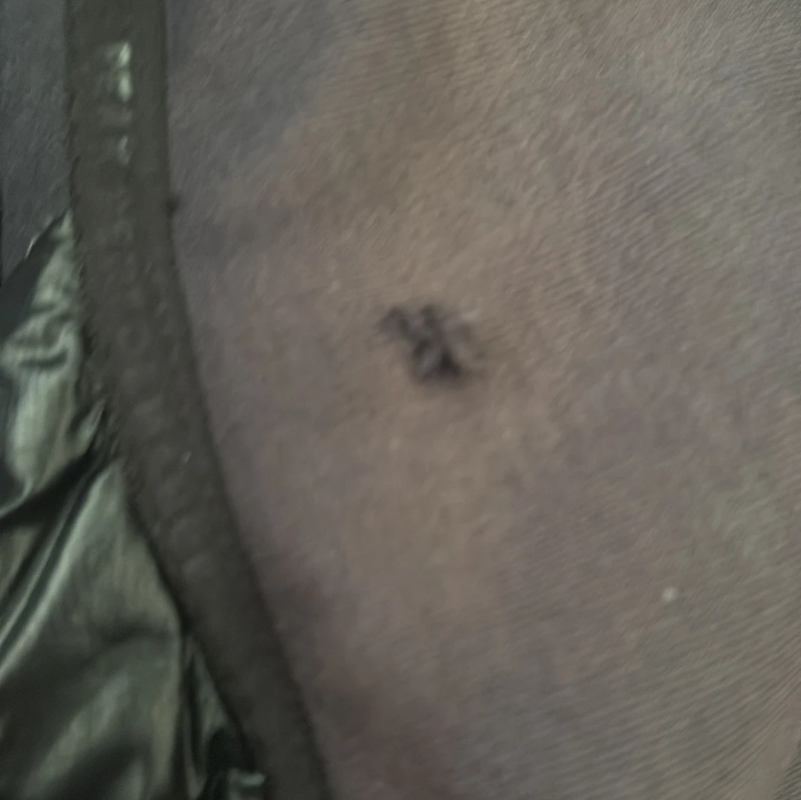 Svart hybridjacka med huva från Peak Performance - 3