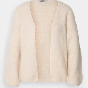 Beige stickad kofta - Populär mysig beige stickad kofta med öppen front och lång ärm. 