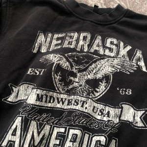 Mörk grå hoodie med tryck - Jätte skön hoodie i storlek XS🩶