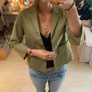 Trekvartsärmad kofta / kavaj - SUPER snygg!!