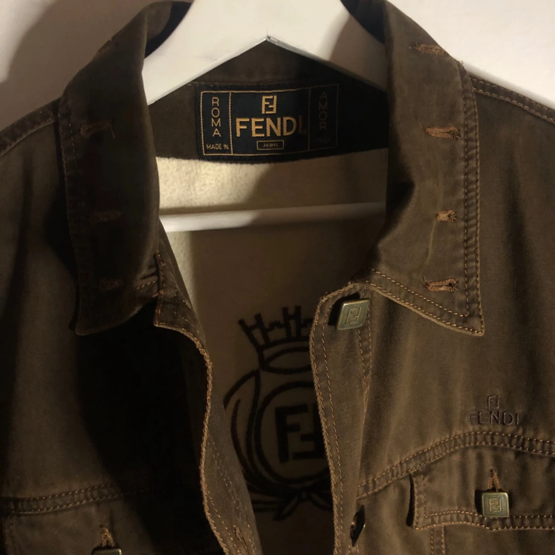 Brun jeansjacka från Fendi - 4
