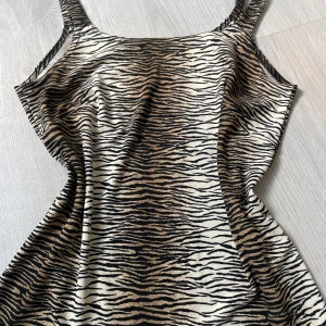 Linne djurmönster - Asballt linne med tigermönster🫶🏽