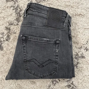 Replay jeans - Säljer dessa Replay jeans i modellen Grover! | Skick 8/10 | Nypris +1600kr, säljer endast för 599kr | Hör av dig vid frågor!