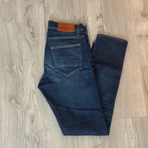 Tiger of Sweden Jeans - Säljer de här jeansen då jag beställde fel storlek och de passar inte, de är helt nya och använda tre gånger. Stl 29/32