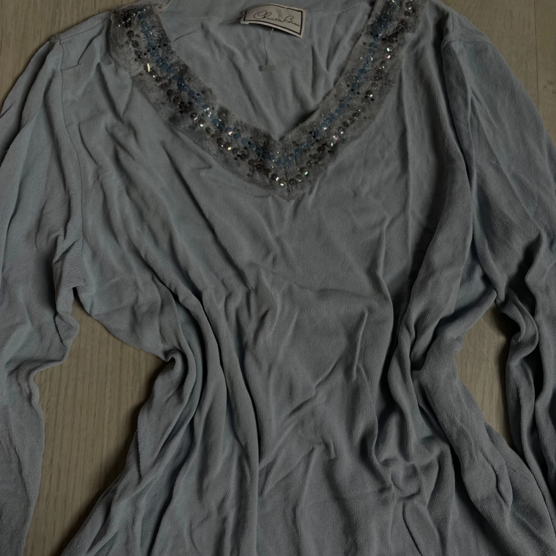 Gilltrig ljusblå topp