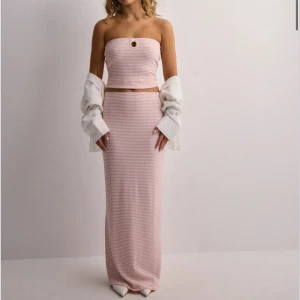 Jättefint sett från Nelly!! Slutsålt - Jättefint set från Nelly som är slutsåld och ur sortimentet!! knappt använt. Båda delar i S. Köpte för 600kr säljer för 400kr!