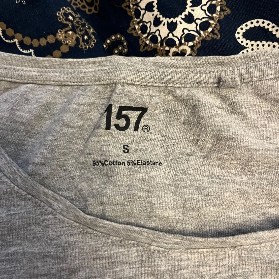 Grå långärmad topp från 157🤍 - 1