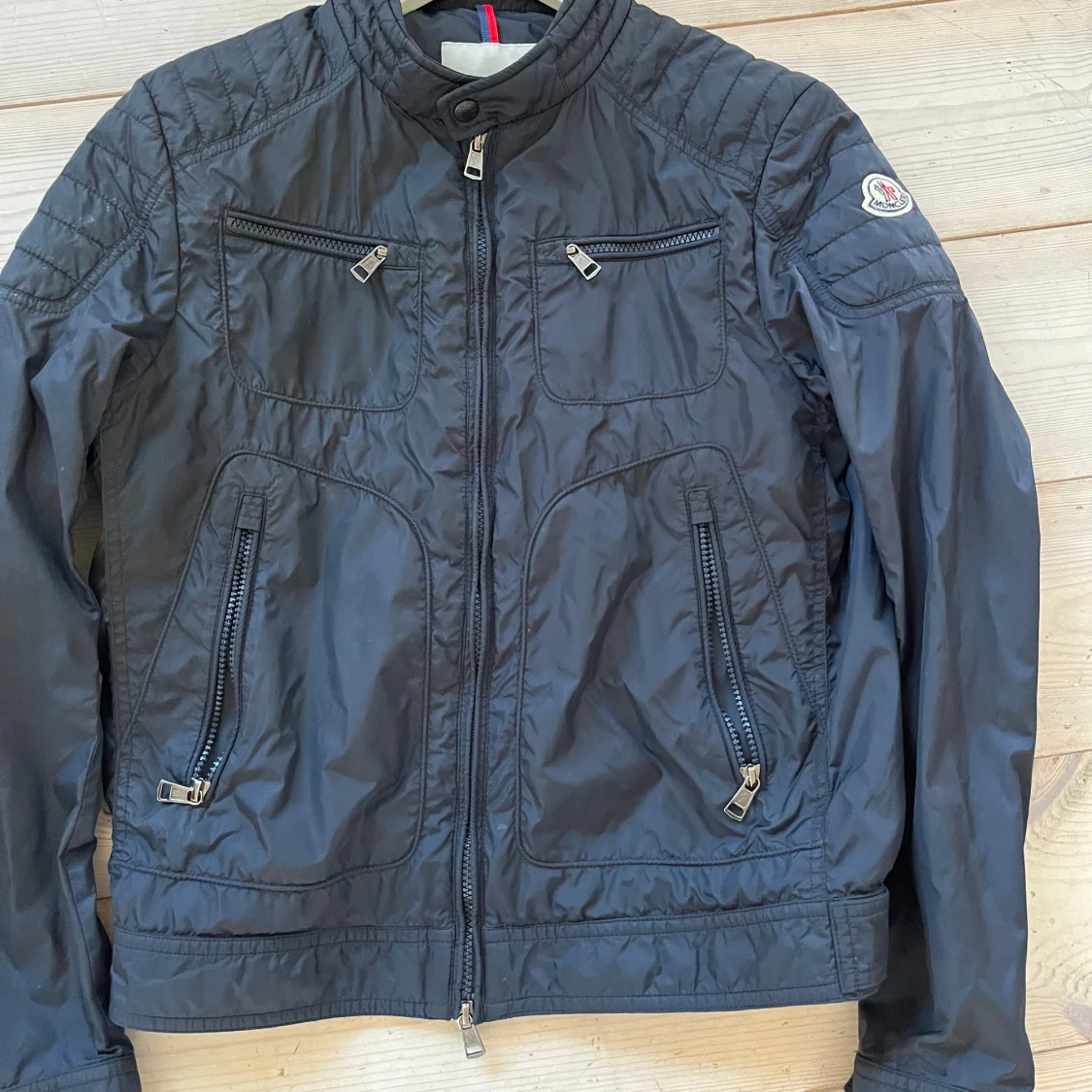 Svart vindjacka från Moncler