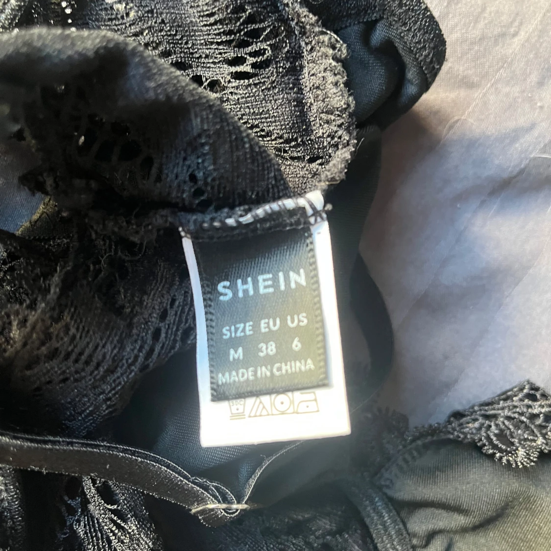 Svart spets topp från Shein - 2