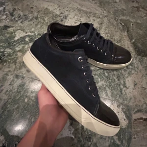 Lanvin cap toe  - Ett par lanvins i färgen navy storlek uk9! Bra skick och endast skorna medföljer!