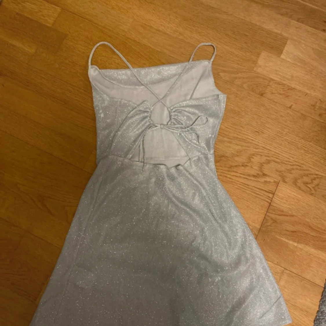 Silver glittrig klänning från H&M - 1