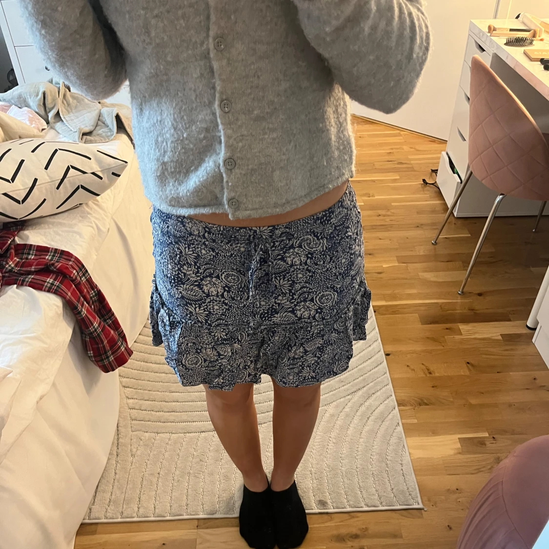 Mönstrad byxkjol i blått och vitt - 2