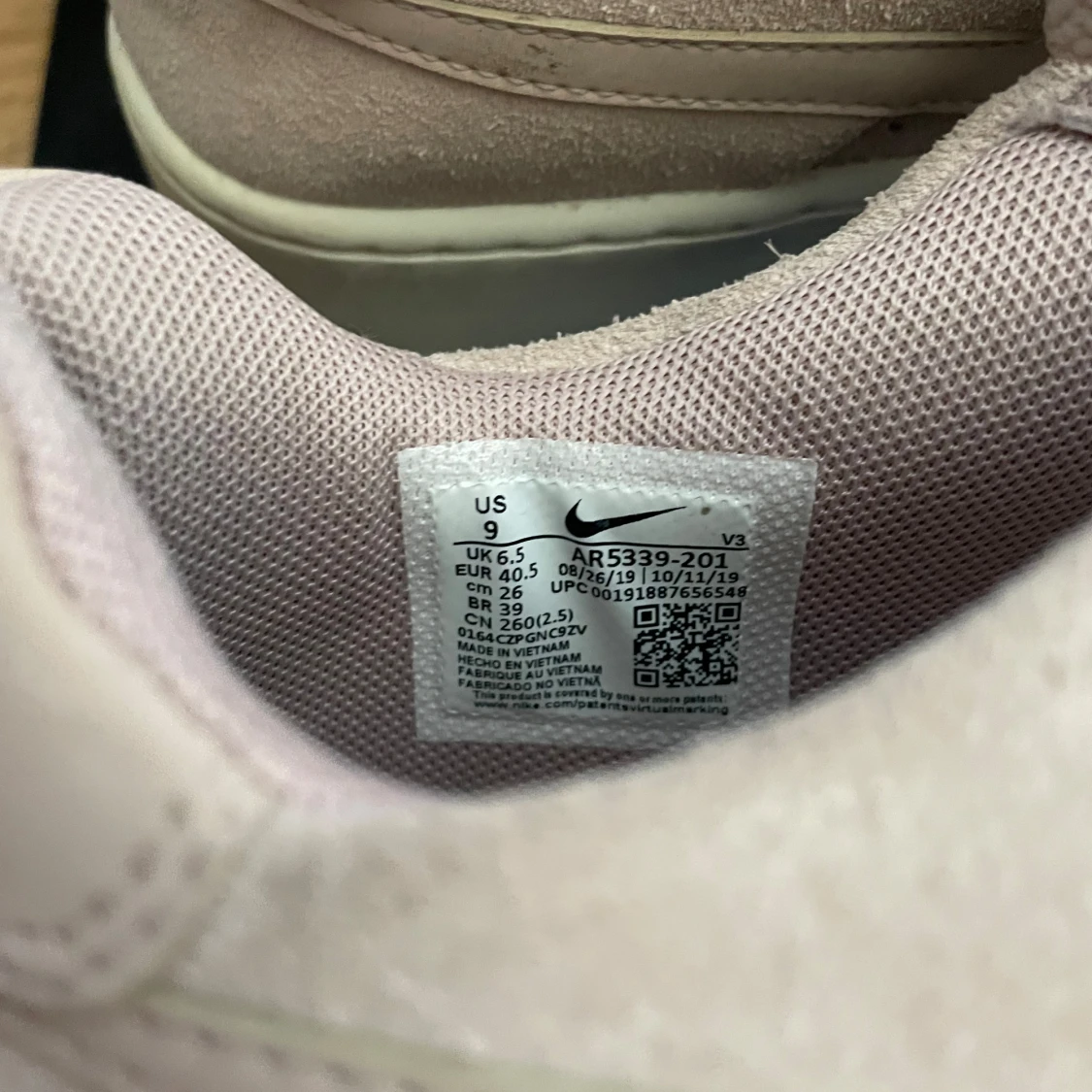 Beige Nike sneakers - 2