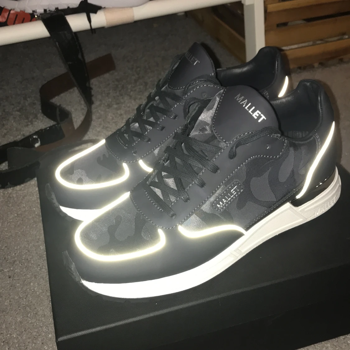 Mörk blå sneakers från Mallet - 1