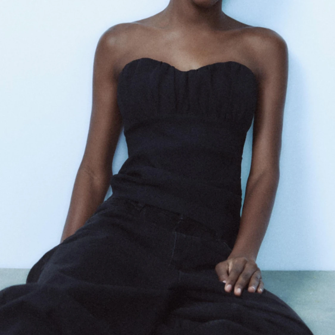 Svart axelbandslös topp - 4