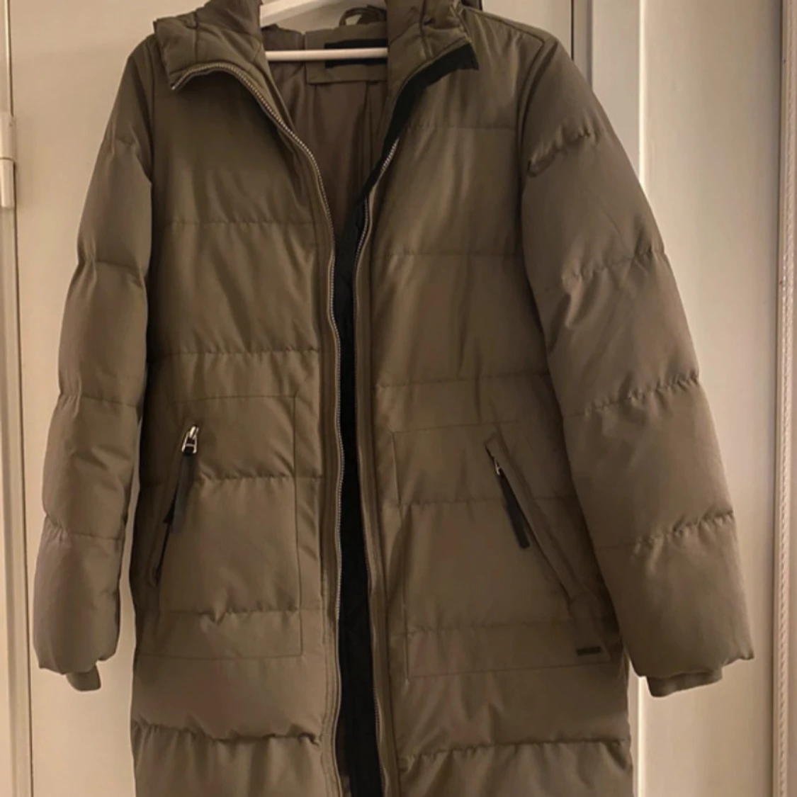 Olivgrön dunjacka från Vero Moda