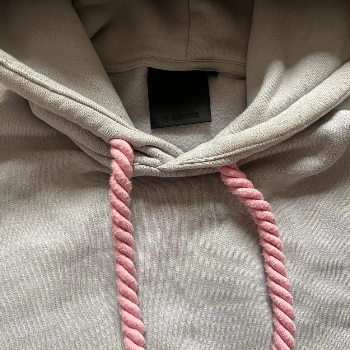 Syna world Grå hoodie och byxor med rosa detaljer - 1