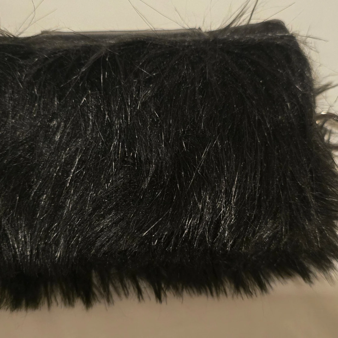 Svart Fiorelli pälsdetaljerad plånbok - 1