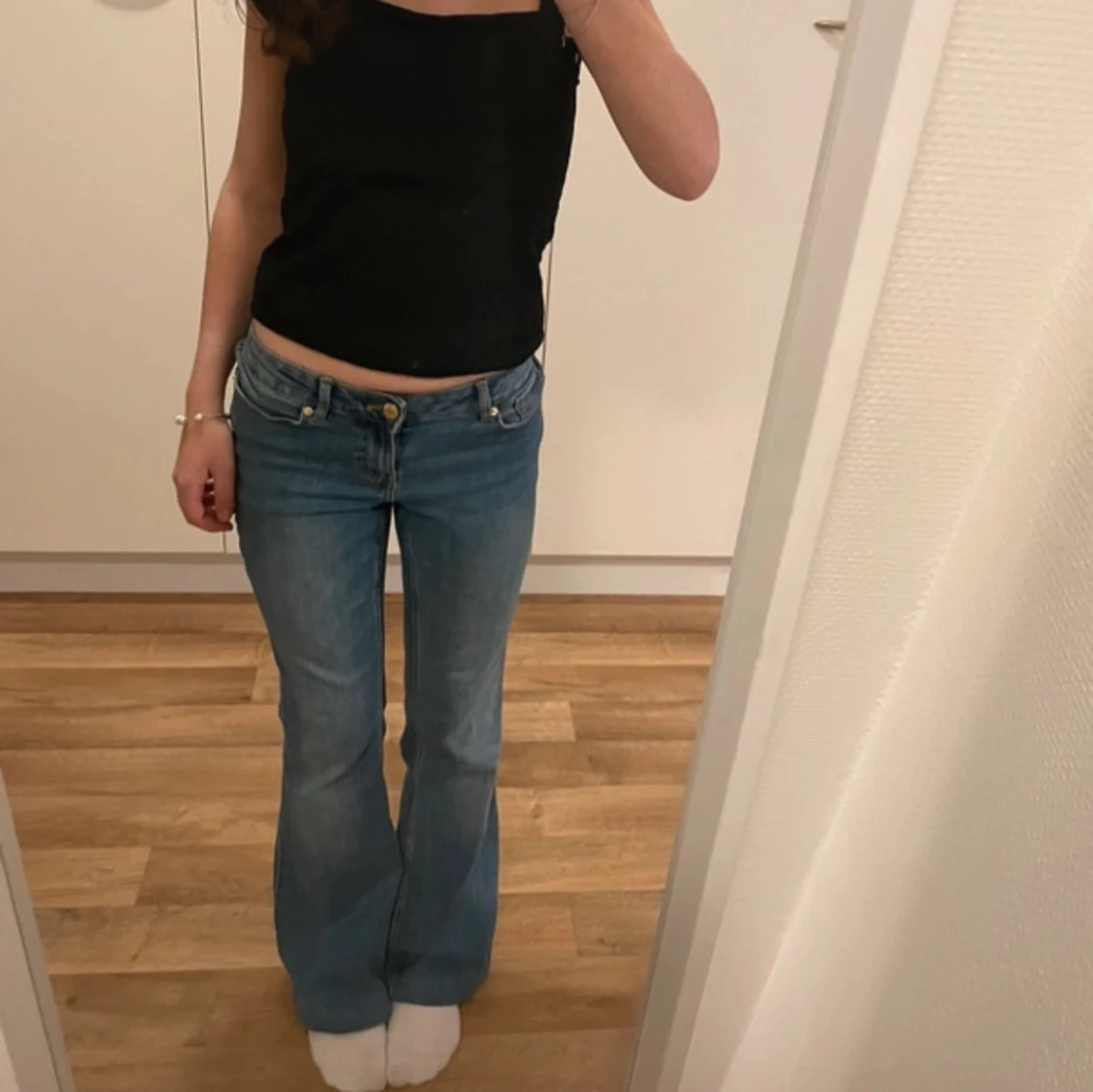 Blå low waist boot cut jeans från vero moda - 1