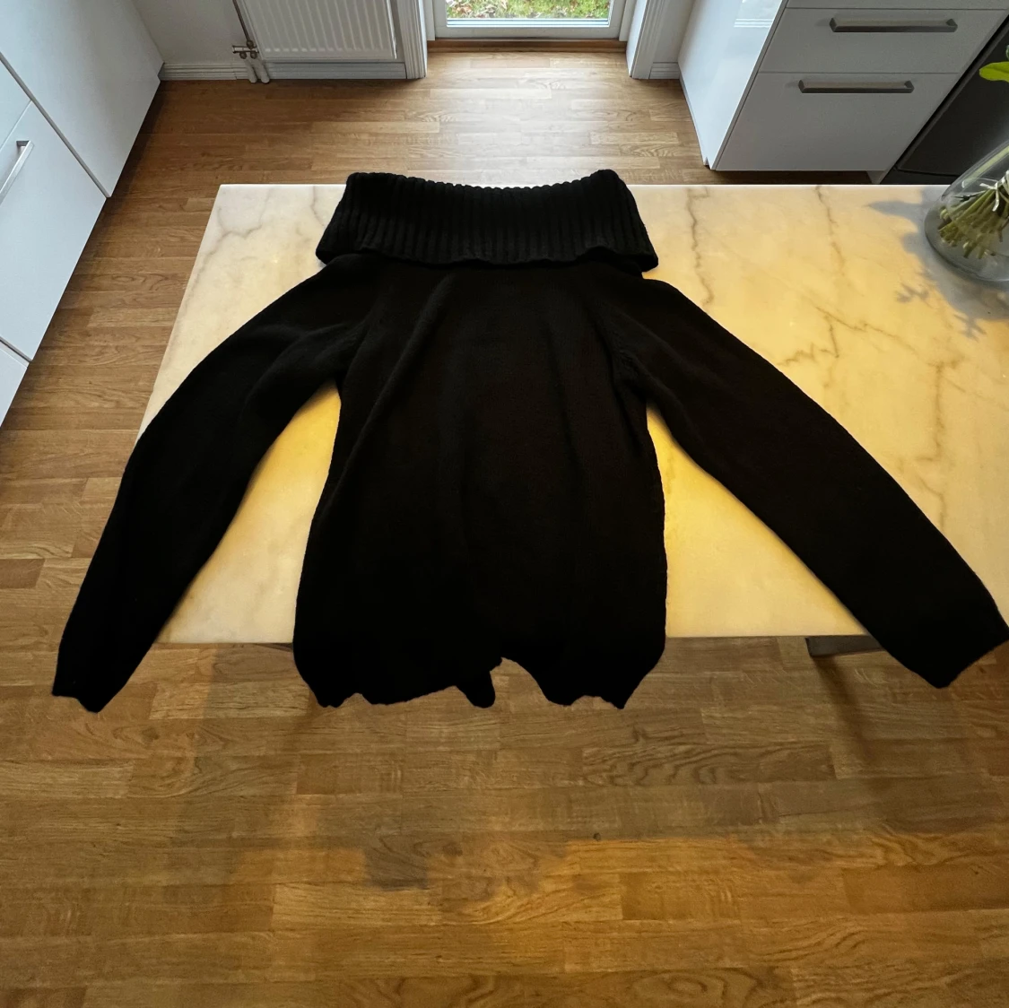 Stickad axeltröja från Jörlevik