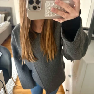 Gina Tricot kappa  - Säljer min fina kappa från GinaTricot som endast är testad 💕 passar XS-M! Svarar på alla prisförslag & frågor ⭐️