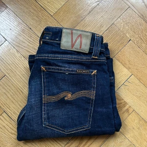 Nudie jeans - Nudie jeans| storlek w28 och L30| jättefint skick| inga defekter| pris ej hugget| som nya| modellen är skinny lin