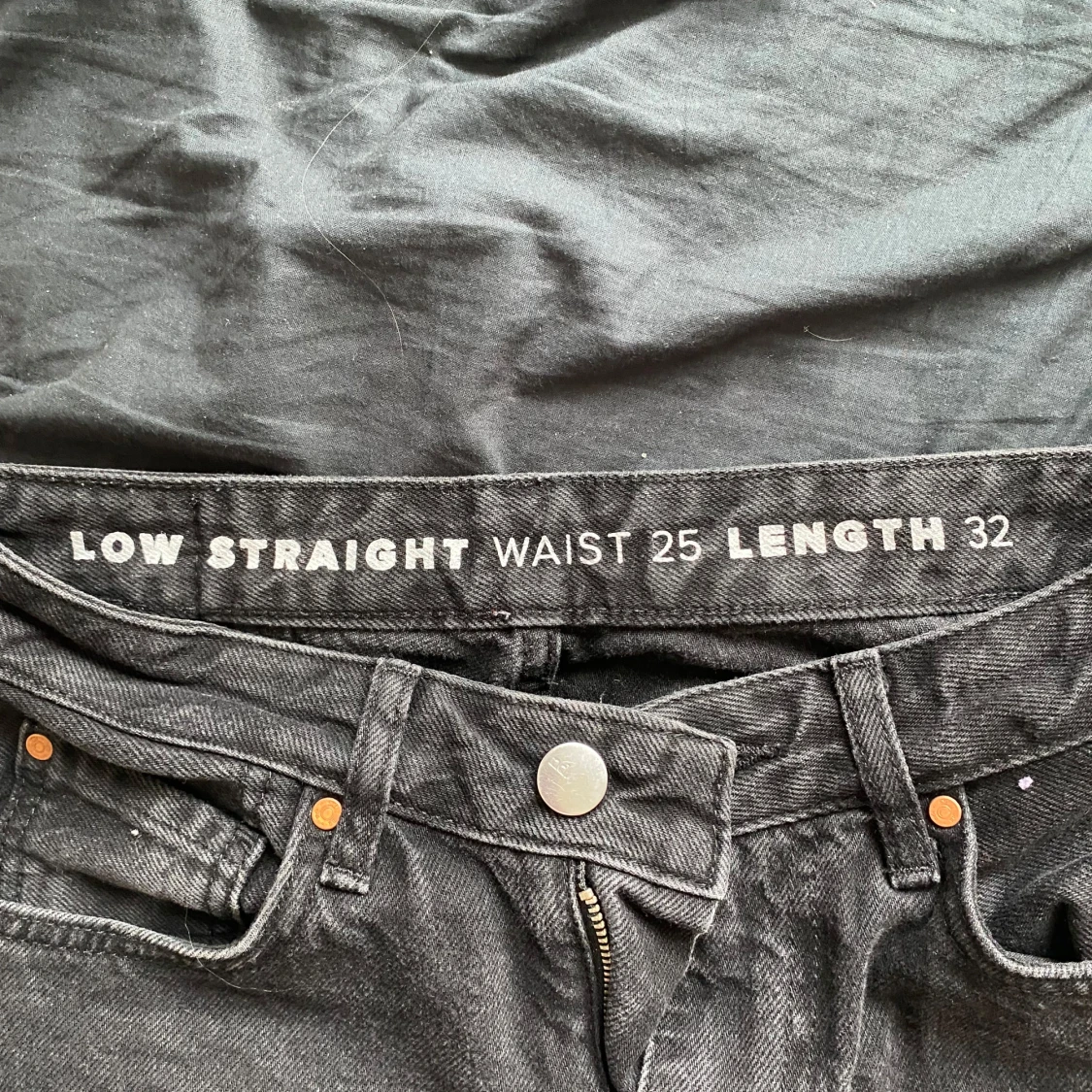 Svarta flared jeans - 2