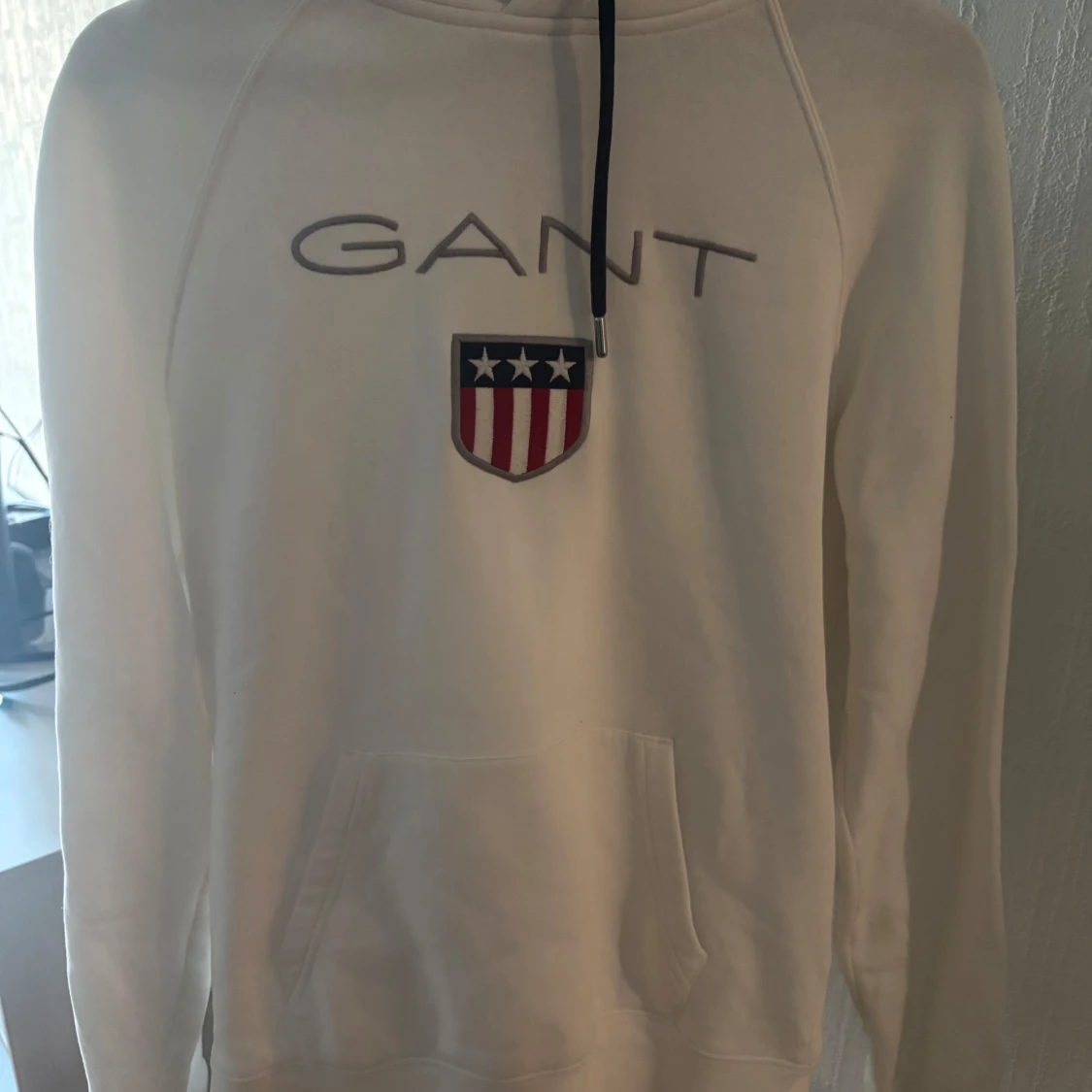 Vit hoodie från GANT