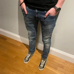 Nudie jeans - Snygga Nudie jeans  | Skick: 8/10 | Strl W30 L34 | Modellen är 180cm | Hör av dig om du undrar någonting! 