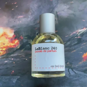 LeBlanc 240 Extrait de Parfum - Säljer en helt fylld parfym 3 sprit använda fån one bold chemist inspirerad av pdm layton. Den passar inte mig därför säljer jag den. Den är i toppen skvick. 50ml