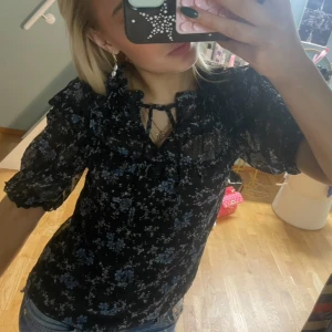 blus - jättefin blus i 10/10 skick! 