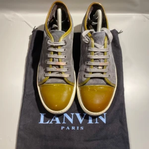 Lanvins - Hej! Säljer nu mina skor från märket Lanvin , storlek 40, bra skick dustbag ingår. Givetvis äkta, Tveka inte på att höra av dig om du har frågor eller funderingar kring skorna!