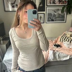 Beige långärmad tröja - Jättefin tröja, använd få gånger❣️