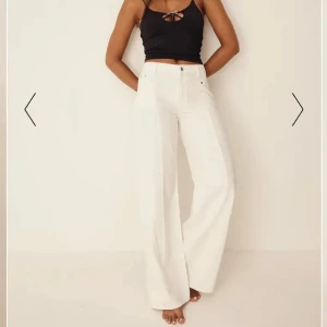 Jeans - Från NA-KD, nypris 500kr, aldrig använda☺️🌸