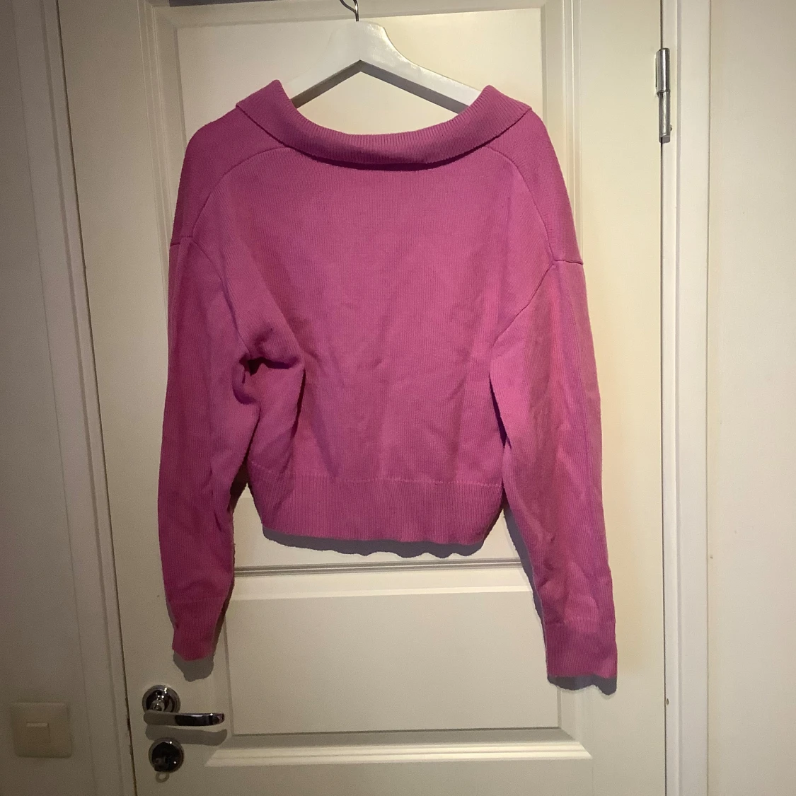 Rosa v-ringad tröja - 1