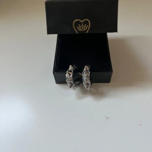 Edblad örhängen  - Säljer mina edblad örhängen då dem inte används, nypris 399 🤍