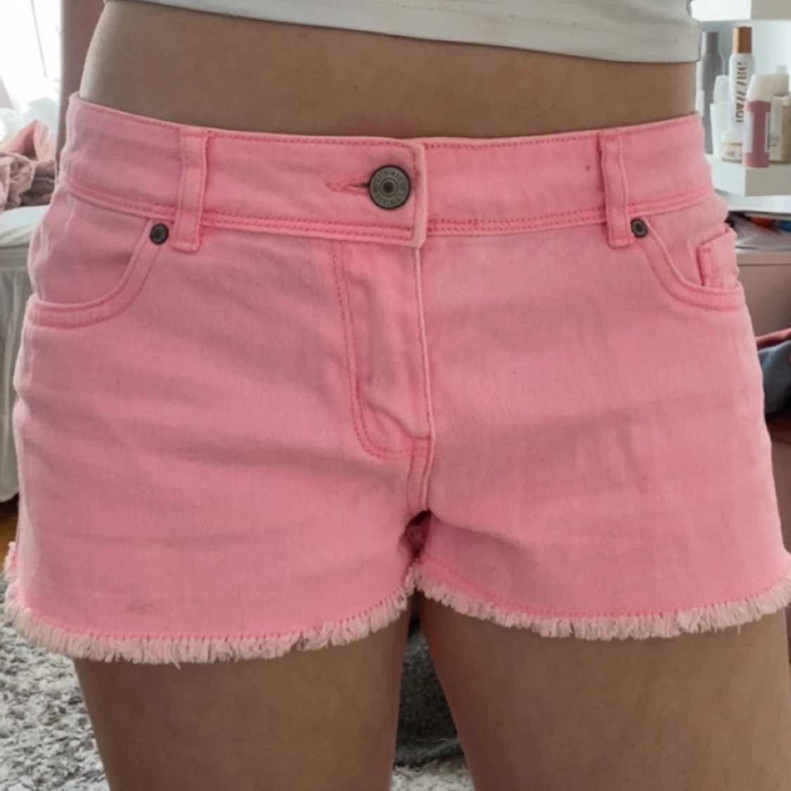 Rosa lågmidjade jeansshorts