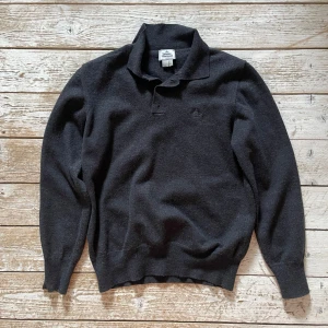 Vivienne Westwood tröja - Riktigt fet Vivienne Westwood tröja 🔥🔥🔥Inga tecken på användning, knappt använd 🤩🤩Sitter som XS/S, men står XL på lappen 🤙Pris kan såklart diskuteras ‼️