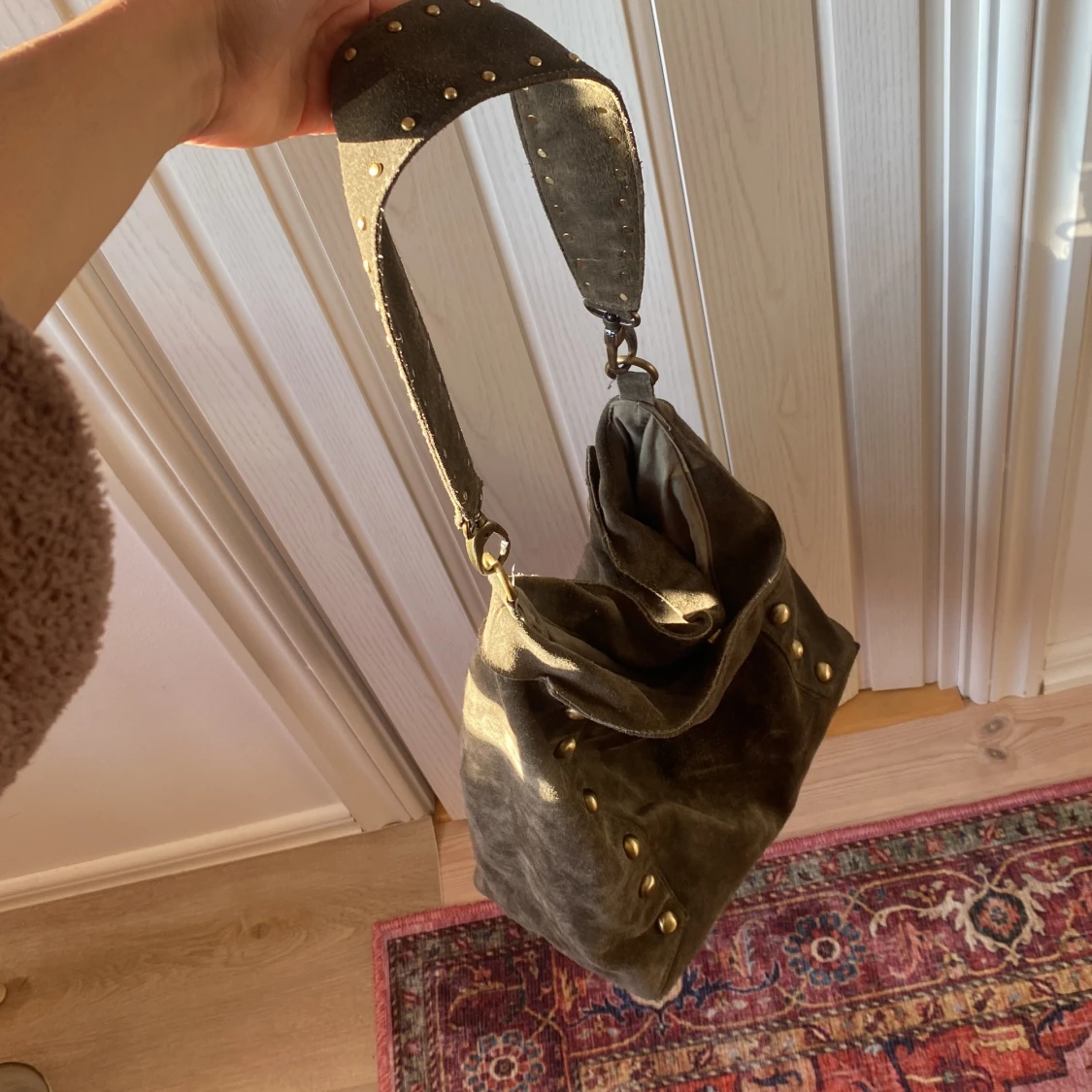 Axelremsväska med nitar - 90